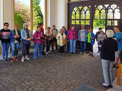 Přivítání kastelánkou před prohlídkou zámku