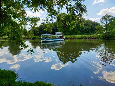 Přijíždí naše lodička