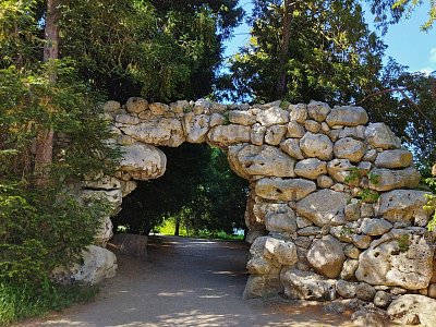 Cestou zpět od minaretu
