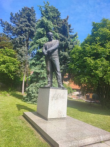 Socha Antonína Dvořáka