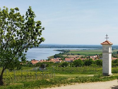 Zpět v Pavlově u kapličky