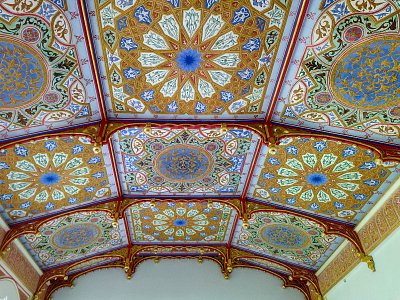 Malovaný strop v další místnosti