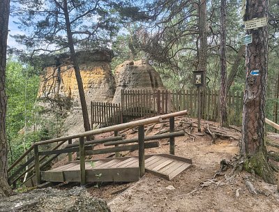 Po schodech k Pokličkám