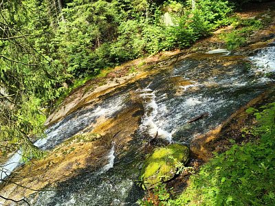 Černá Desná se valí dolů