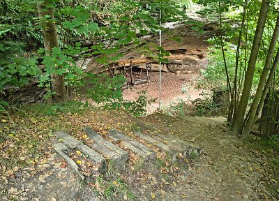 Do Kůlny sejdeme dolů