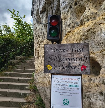 Semafor u vstupu na schody