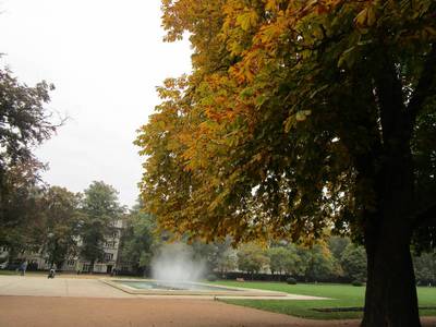 Na kolonádě ještě stříká vodotrysk