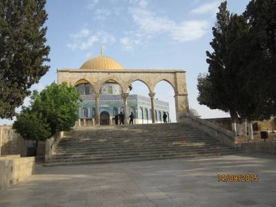 Dle muslimské tradice budou v den posledního soudu z oblouků viset váhy, kde bůh bude vážit lidské duše