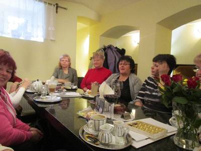 Hele, Helenka je tam taky!