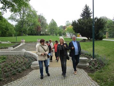 Kupředu levá. Nebo pravá? Tak která?