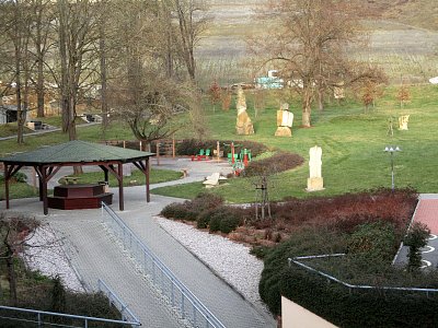 V létě je možnost hezkých procházek po parku