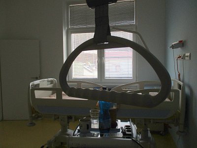 Pomůcka nad postelí