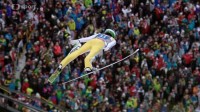 Když se skokan položí na vzduch, tak to vypadá, že letí mezi tisíce diváků