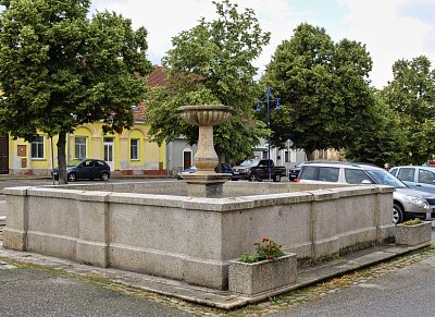 kasna-na-namesti, první čtvrtina 19. stol.,.jpg