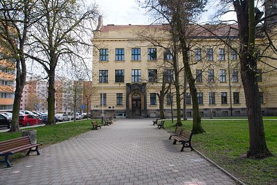33 Gymnázium