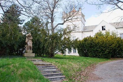 7 Pomník hutníků padlých v 2. světové válce u Bachrovny