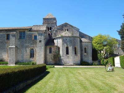 Klášter z jiné části