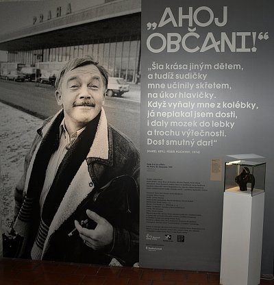 Karel Kryl při návratu z exilu 30. 11. 1989