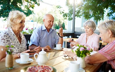 V páru nebo s kamarády? Hromadná dovolená může být riziková 
