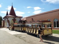 Vstup do lázní mezi věžičkami