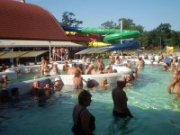 Několik bazénů je jen k posezení v termální vodě