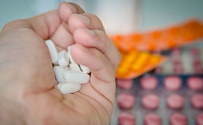 Zveme vás na přednášku "Léky a jejich (nad)užívání". V úterý 15. října