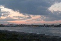 Večerní přístav Milazoo kam jsme přijeli z Vulcana