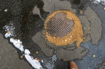 ... a nešlápnout na kanál, nese smůlu!