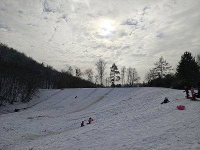 Na sídlišti 1.2. v poledne