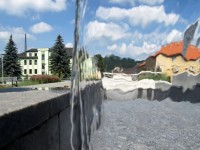 Průhled vodou na oblaka nad Českou Třebovou