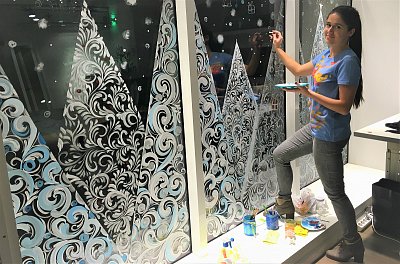 Vánoční okna. Výzdoba, která si určitě zaslouží pozornost