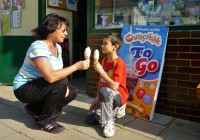 S vnukem na zmrzlině,ta k létu neodmyslitelně patří !