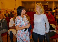 v družném rozhovoru