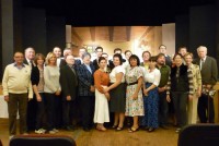 společné foto se všemi herci a hosty