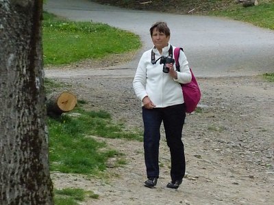 Maruška při odchodu na autobus