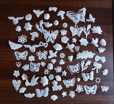 Drobnosti na dozdobení přáníček, darovacích obálek nebo obrázků