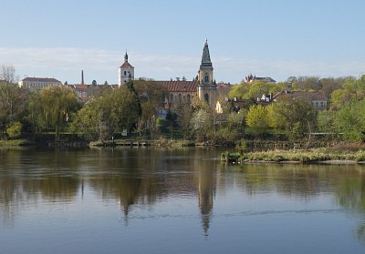 p1500095-zvonice-a-kostel-v-labi.jpg
