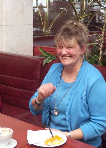 CHTĚLA JSEM ZÁKUSEK KDE JE NEJVÍC ŽLUTÉHO...