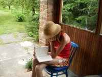 Anička se s nikým nebaví, dokud nedočte poslední stránku