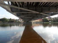 Most je pro plavbu parníky nízký