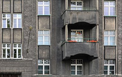 Pan Květomil bydlí v druhém poschodí ...