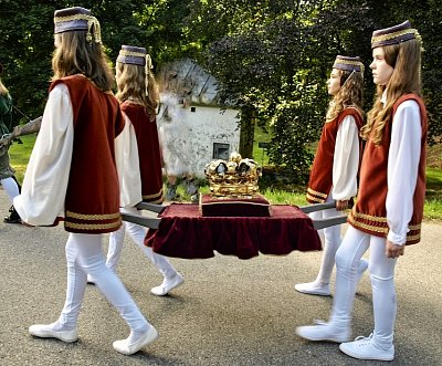 pazata-s-korunou.jpg