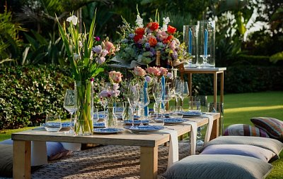 Je léto, čas posezení na zahradách a balkonech