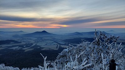 ánoční rozbřesk z Milešovky