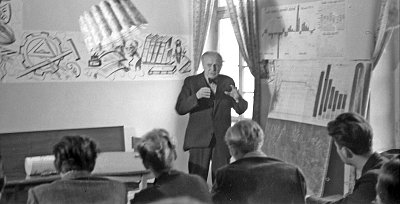 Profesor Brdlík při výkladu