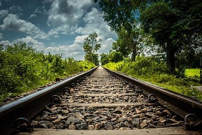 railroad-6673224-340.jpg