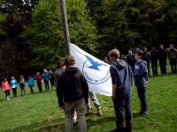 Ranní nástup se vztyčováním školní vlajky