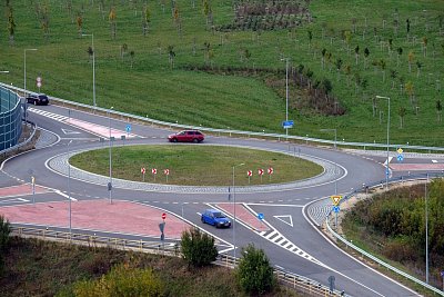 roundabout-5797119-1280.jpg
