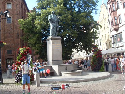 Socha astronoma Mikuláše Koperníka