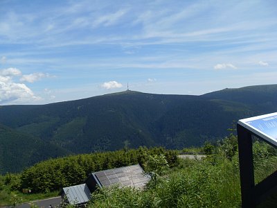 Na horní nádrž Dlouhé Stráně vede 81 schodů - měli jsme překrásné výhledy i na vrchol Pradědu
